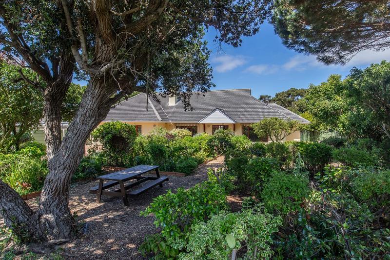 5 Bedroom Property for Sale in Bergvliet Western Cape